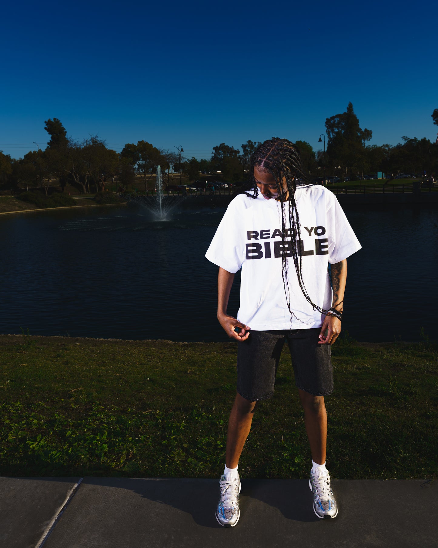 WHITE "READ YO BIBLE" TEE