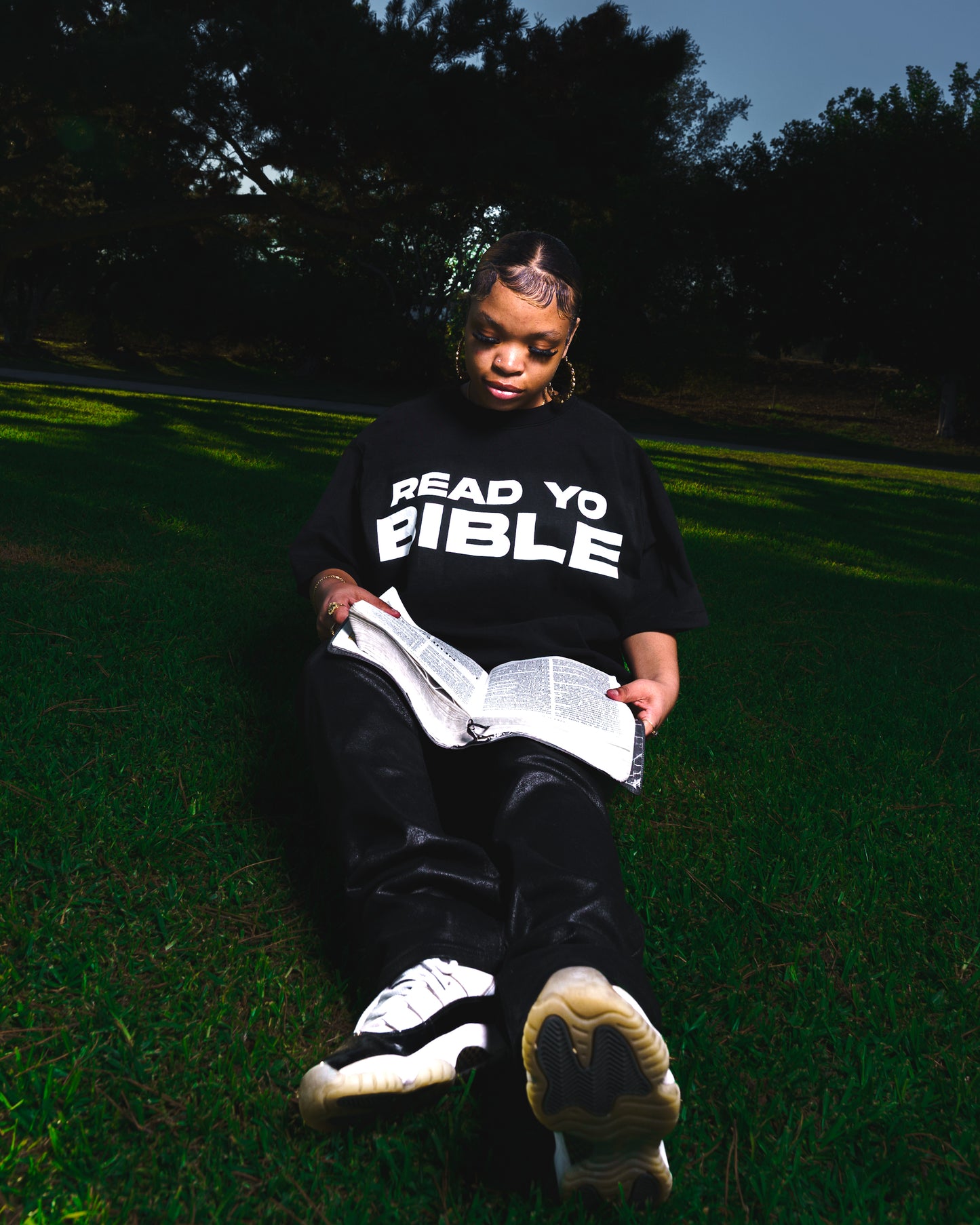 BLACK "READ YO BIBLE "TEE